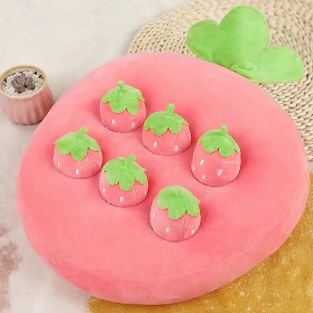 Cute Plush Strawberry Snuffle Mat – Interactive Feeding Toy for Pets